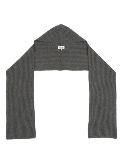 Maison Margiela Ribbed Hooded Scarf In Gray