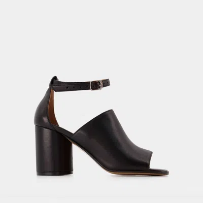 Maison Margiela Tabi Leather Sandals Shoes In Black