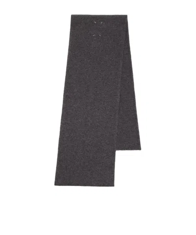Maison Margiela Signature Logo Scarf In Black