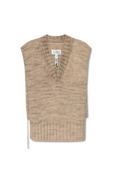 MAISON MARGIELA SLEEVELESS KNIT CAPE