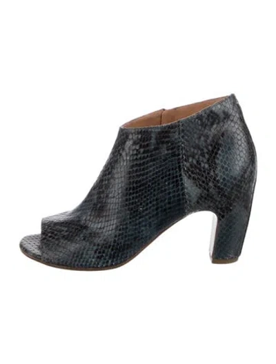 Pre-owned Maison Margiela Snakeskin Animal Print Pumps In Black