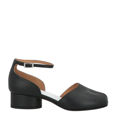 Maison Margiela Solid Color Courts In Black