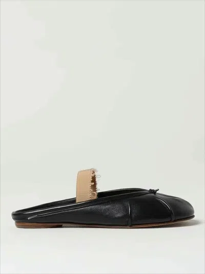MAISON MARGIELA SPLIT-TOE BLACK LEATHER MULES WITH TEXTURED STRAP