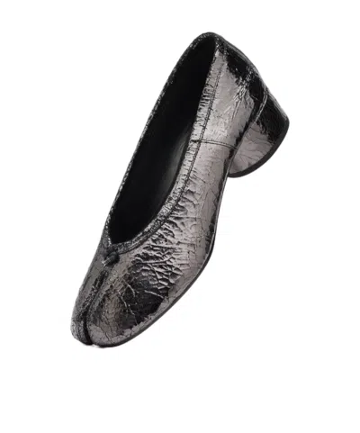 Maison Margiela Tabi Ballerina Split-toe Crinkled Glossed-leather Pumps In Grey