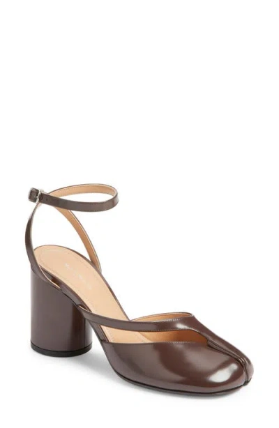 Maison Margiela Tabi Ankle Strap Pump In Brown