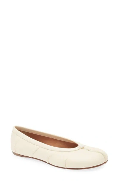 Maison Margiela Tabi Leather Ballerina Shoes In White