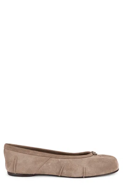 Maison Margiela Tabi Ballerina Flats In Suede In Neutral