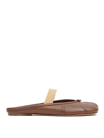 Maison Margiela Tabi Frayed Split-toe Leather Ballet Flats In Brown