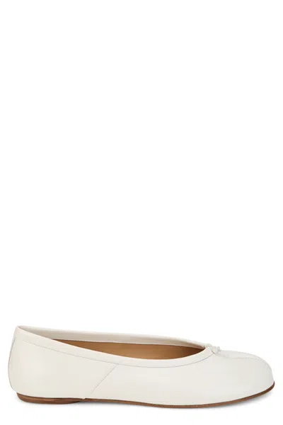 Maison Margiela Tabi Ballerina In Neutral