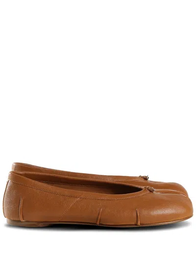 Maison Margiela Tabi Ballet Flats In Brown