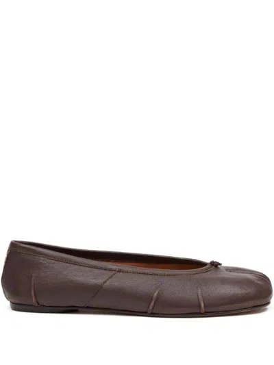 Maison Margiela Tabi Ballet Flats In Brown