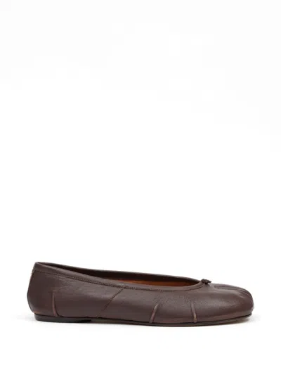 Maison Margiela New Round Toe Ballerina With Stitch Detailing In Brown