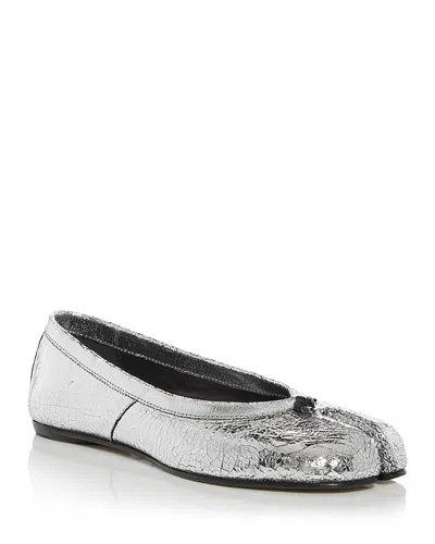 Maison Margiela Textured Metallic Leather Flat Shoes With Split-toe Design In Silver