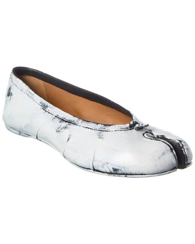Maison Margiela Textured Metallic Leather Flat Shoes With Split-toe Design In Silver