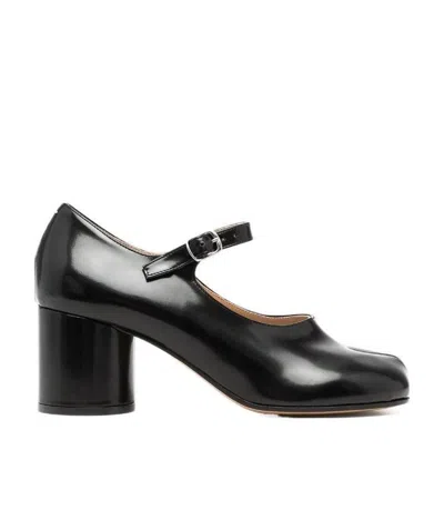 MAISON MARGIELA MAISON MARGIELA TABI BUCKLE-FASTENED MARY JANE PUMPS
