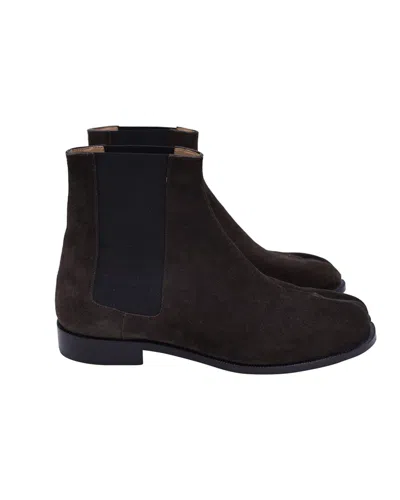 Maison Margiela Tabi Chelsea Boots In Brown Suede