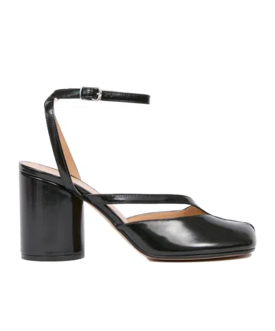 Maison Margiela Tabi Sandals In Brushed Leather In Black