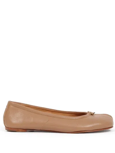Maison Margiela Tabi Leather Ballet Flats In Brown