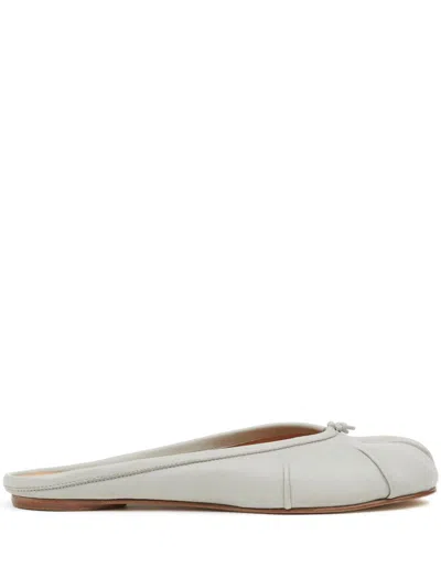 Maison Margiela Tabi Leather Mules In 灰色