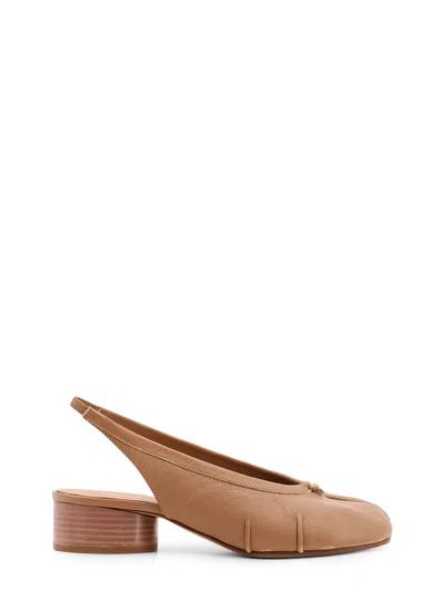Maison Margiela Tabi Leather Slingback With Iconic Toe In Brown