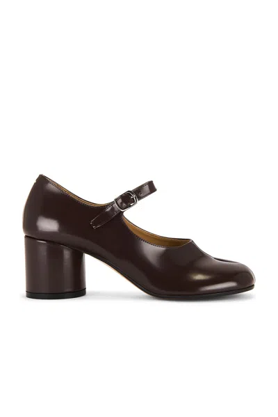 Maison Margiela Tabi Mary Jane Pump In Brown