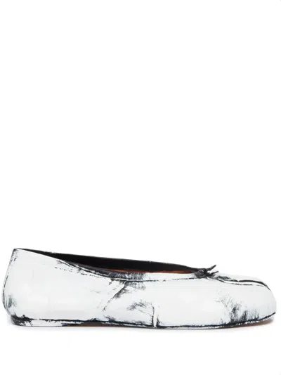 Maison Margiela Textured Metallic Leather Flat Shoes With Split-toe Design In Silver