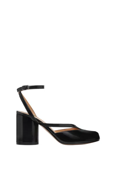 Maison Margiela Tabi Sandals In Brushed Leather In Black
