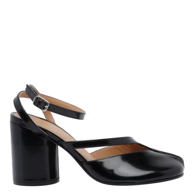 Maison Margiela Tabi Sandals In Brushed Leather In Black