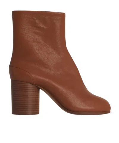 Maison Margiela Tabi Short Boots In Brown