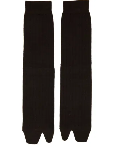 Maison Margiela Tabi Socks. In Brown