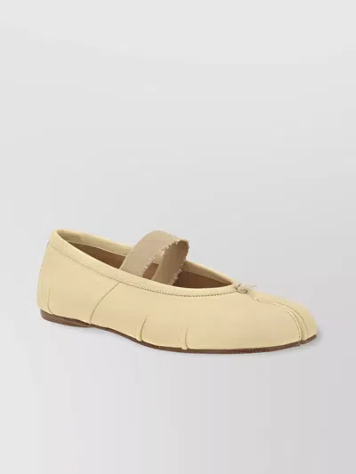 Maison Margiela Tabi Toe Bow Detail Ballerina Shoes In Blè/nude