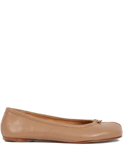 Maison Margiela Tabi Toe Calf Leather Ballet Flats In Neutral