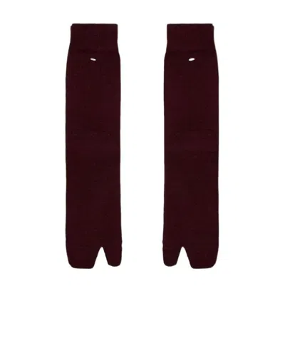 Maison Margiela Tabi-toe Ribbed-knit Socks In Brown