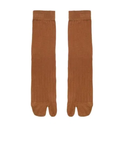 Maison Margiela Tabi Toe Socks In Brown