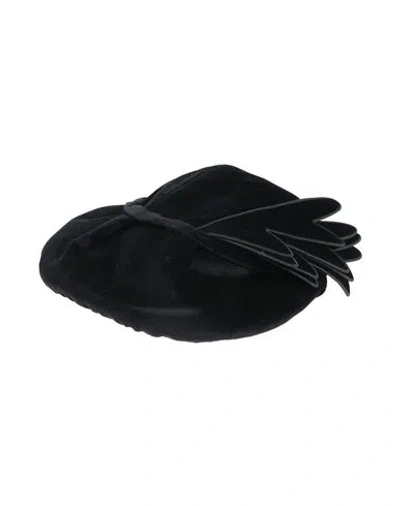 Maison Margiela Solid-color Velvet Beret In Black