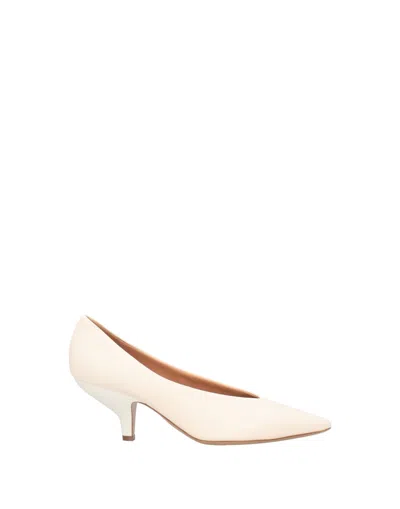 Maison Margiela Pumps In White