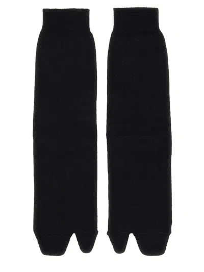 Maison Margiela Women's Wool-blend Ankle Socks With Split-toe Design In Black