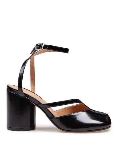 Maison Margiela Tabi Sandals In Brushed Leather In Black