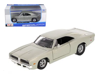 Maisto 1969 Dodge Charger R/t Hemi Silver 1/25 Diecast Car Model By
