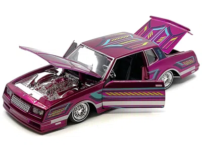 Maisto 1986 Chevrolet Monte Carlo Ss Lowrider Pink Metallic With Graphics "lowriders" Series 1/24 Diecast M