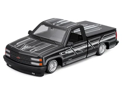 Maisto 1993 Chevrolet 454 Ss Pickup Truck Black With Graphics "lowriders" " Design" Series 1/24 Dieca