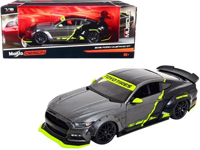 Maisto 2015 Ford Mustang Gt 5.0 Gray Metallic And Black With Graphics "modern Muscle" Series 1/18 Diecast M