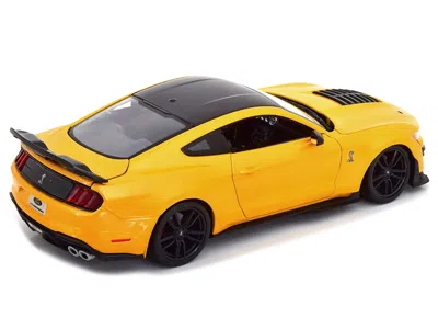 Maisto 2020 Ford Mustang Shelby Gt500 Yellow With Black Top "special Edition" 1/18 Diecast Model Car By Mai