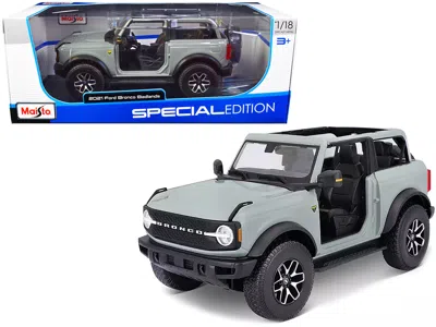 Maisto 2021 Ford Bronco Badlands Light Gray "special Edition" 1/18 Diecast Model Car By