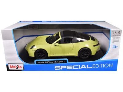 Maisto Porsche 911 Targa 4 Gts (992.2) Yellow With Black Top "special Edition" Series 1/18 Diecast