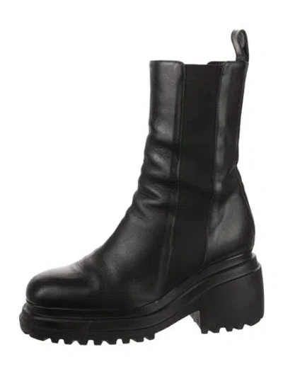 Pre-owned Maje Leather Chelsea Boots In Black