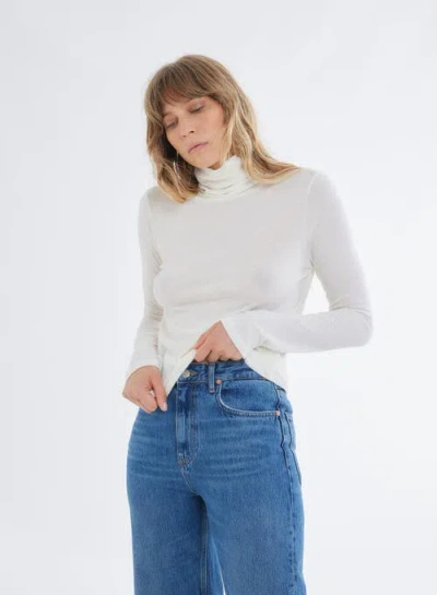 Majestic Filatures Soft Touch Long Sleeve Turtleneck In Blanc