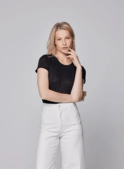 Majestic Filatures Stretch Linen Short Sleeve Crewneck T-shirt In Noir