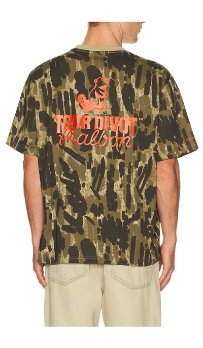Malbon Tour Divot Bermuda Tee In Bark Camo