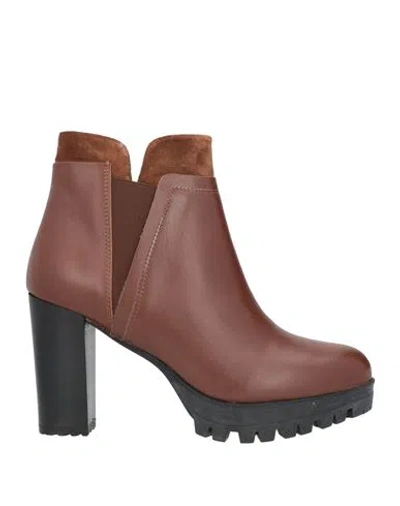 Mally Woman Ankle Boots Camel Size 10 Soft Leather In Beige